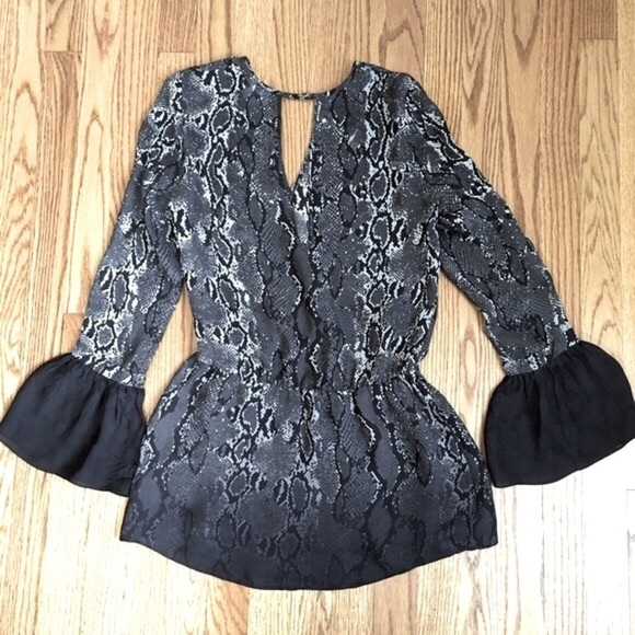 PARKER 100% Silk Snake Print Long Bell Sleeve V-neck Peplum Hem Blouse - Picture 15 of 15